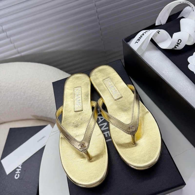 Ch**el slippers